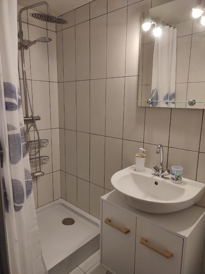 Chalet dans la Foret....Adorable 1 bedroom chalet surrounded by woodland Pressignac Extérieur photo