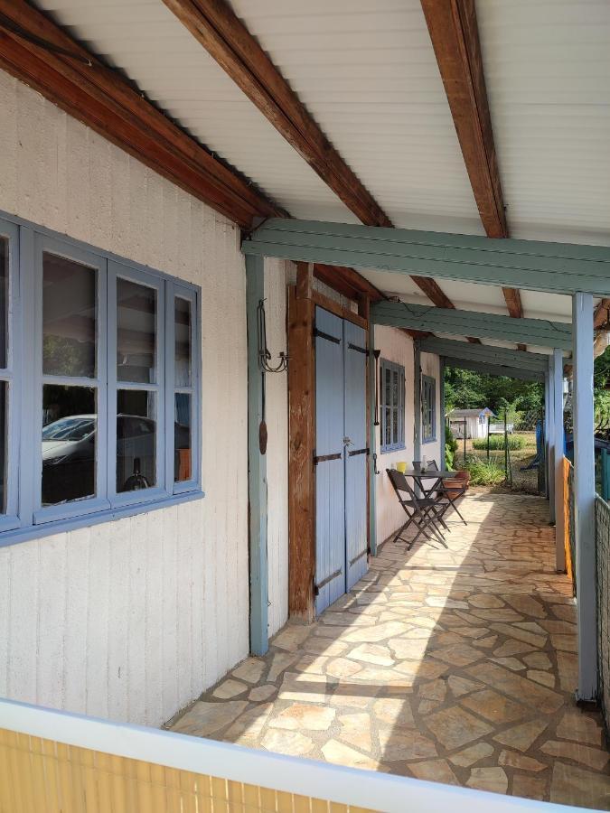 Chalet dans la Foret....Adorable 1 bedroom chalet surrounded by woodland Pressignac Extérieur photo